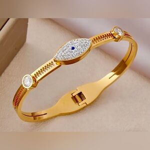 Zipper Evil  Eye Design with Inlaid 5A Zirconia for a chic Bracelet